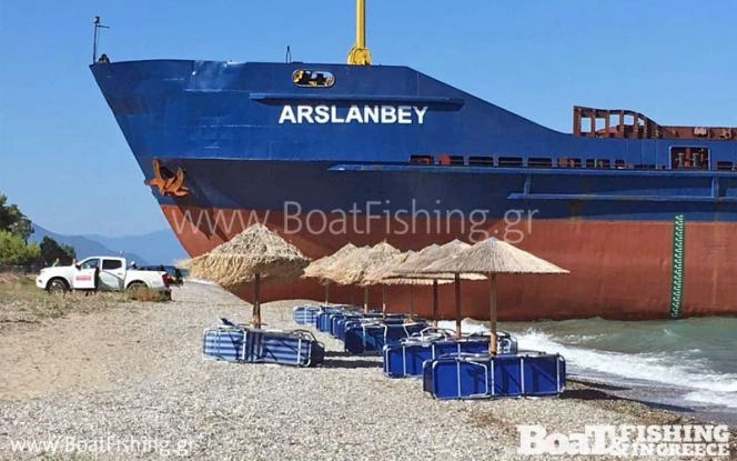 Φορτηγό πλοίο βγήκε στη στεριά στη βόρεια Εύβοια! (εικόνες)